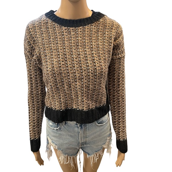 Beautiful Italian made cropped sweater ππ» - Picture 3 of 11